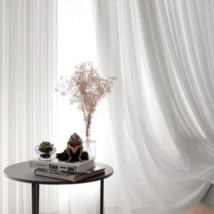 Enkel vit tunn gardin för vardagsrum