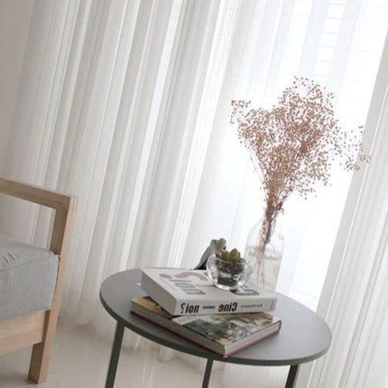 Enkel vit tunn gardin för vardagsrum